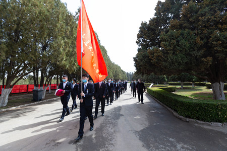 “缅怀戍边英雄，弘扬爱国精神”祭祀扫墓活动